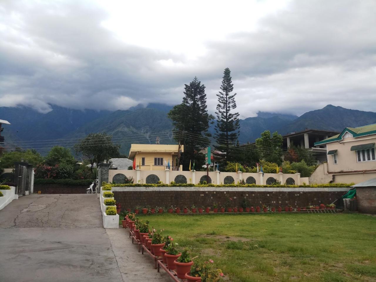 Hotel Dharamshala Paradise Luaran gambar